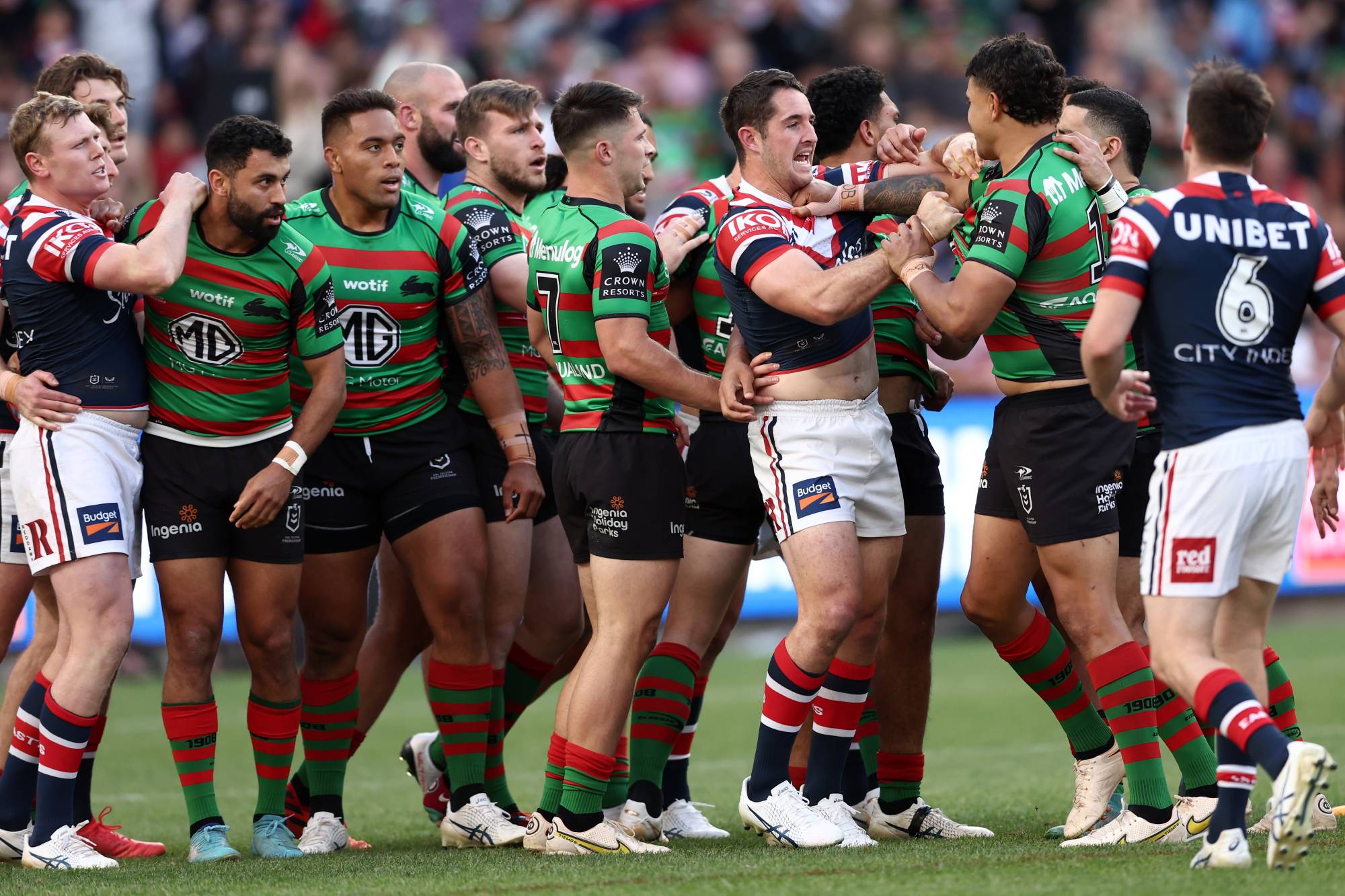 SYDNEY, AUSTRALIA - SEPTEMBER 11: Players scuffle during the NRL Elimination Final match between the Sydney Roosters and the South Sydney Rabbitohs at Allianz Stadium on September 11, 2022 in Sydney, Australia. (Photo by Matt King/Getty Images)