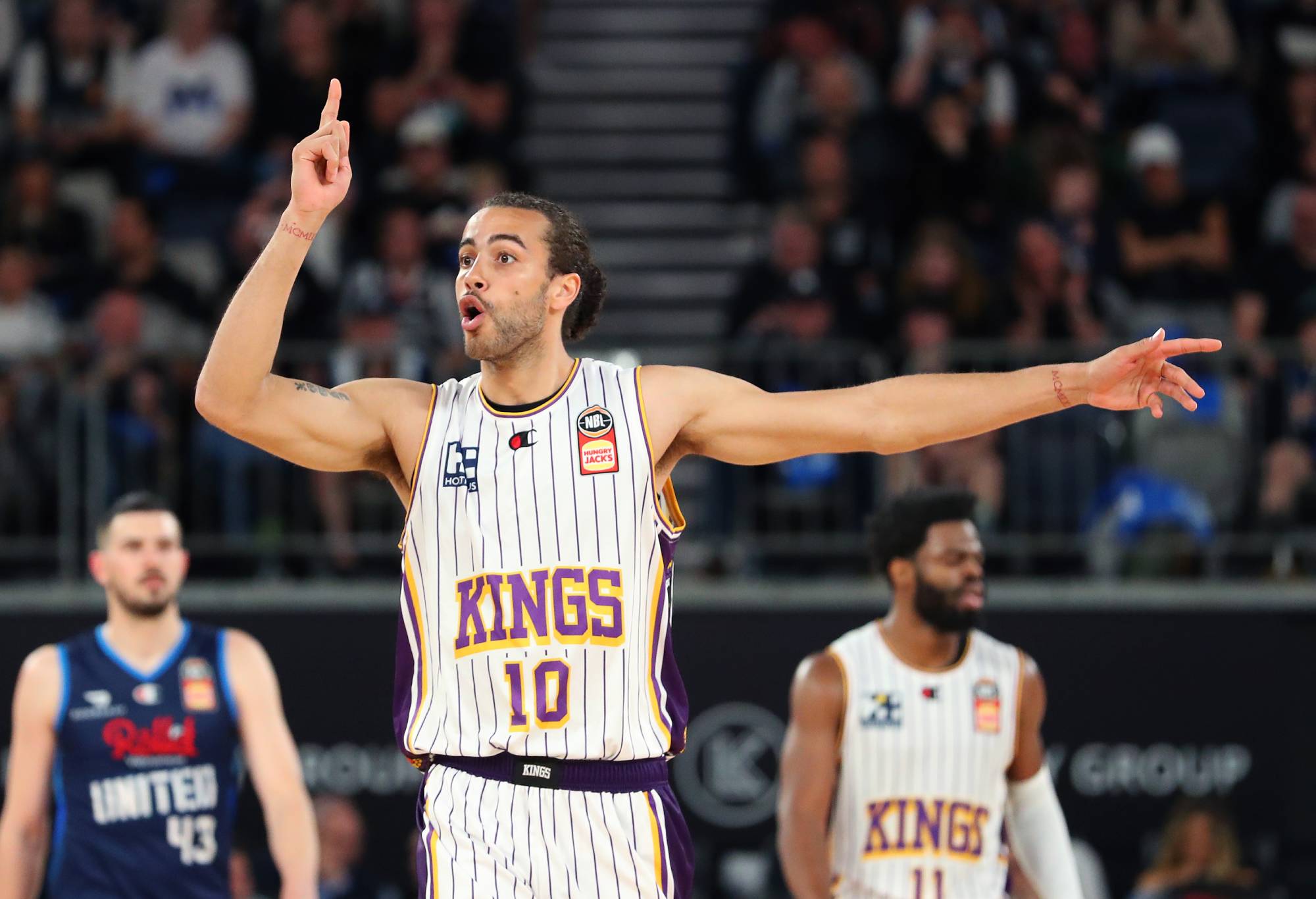 Melbourne Tigers beat Sydney Kings to maintain NBL lead