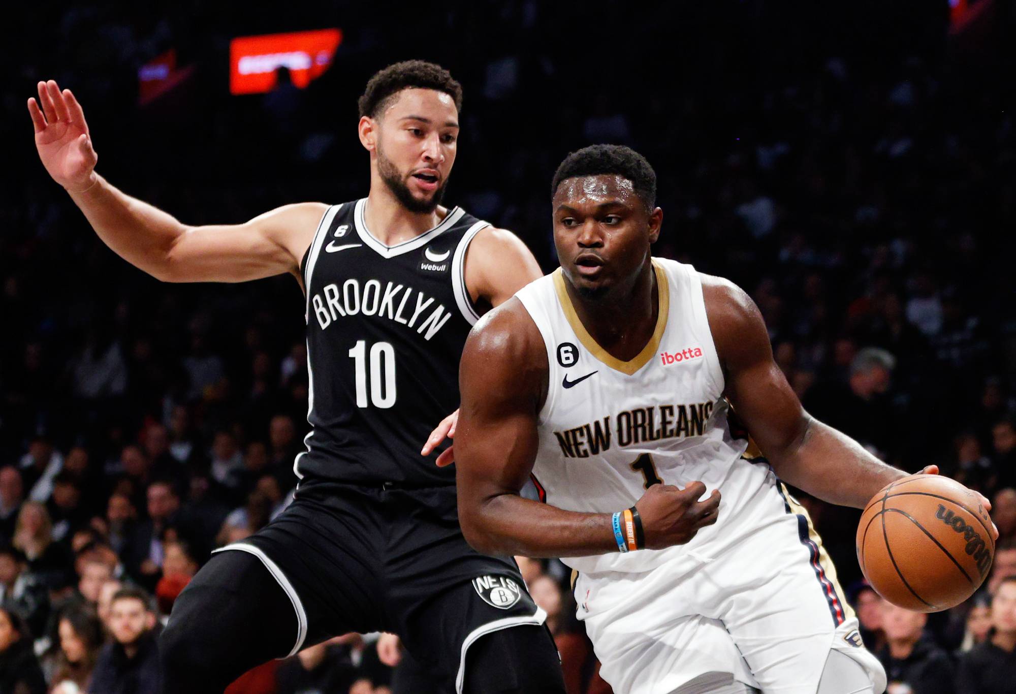 NEW YORK, NEW YORK – OCTOBER 19: Zion Williamson #1 of the New Orleans Pelicans dribbles against Ben Simmons #10 of the Brooklyn Nets during the first half at Barclays Center on October 19, 2022 in the borough of Brooklyn in New York.  NOTE TO USER: User expressly acknowledges and agrees that by downloading and/or using this photograph, user accepts the terms and conditions of the Getty Images License Agreement.  (Photo by Sarah Stier/Getty Images)