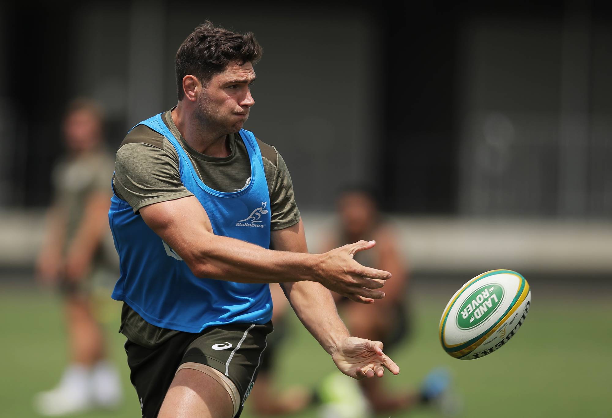Rob Simmons passes during the Australian Wallabies training session at David Phillips Sports Complex on November 24, 2020 in Sydney, Australia. (Photo by Matt King/Getty Images)