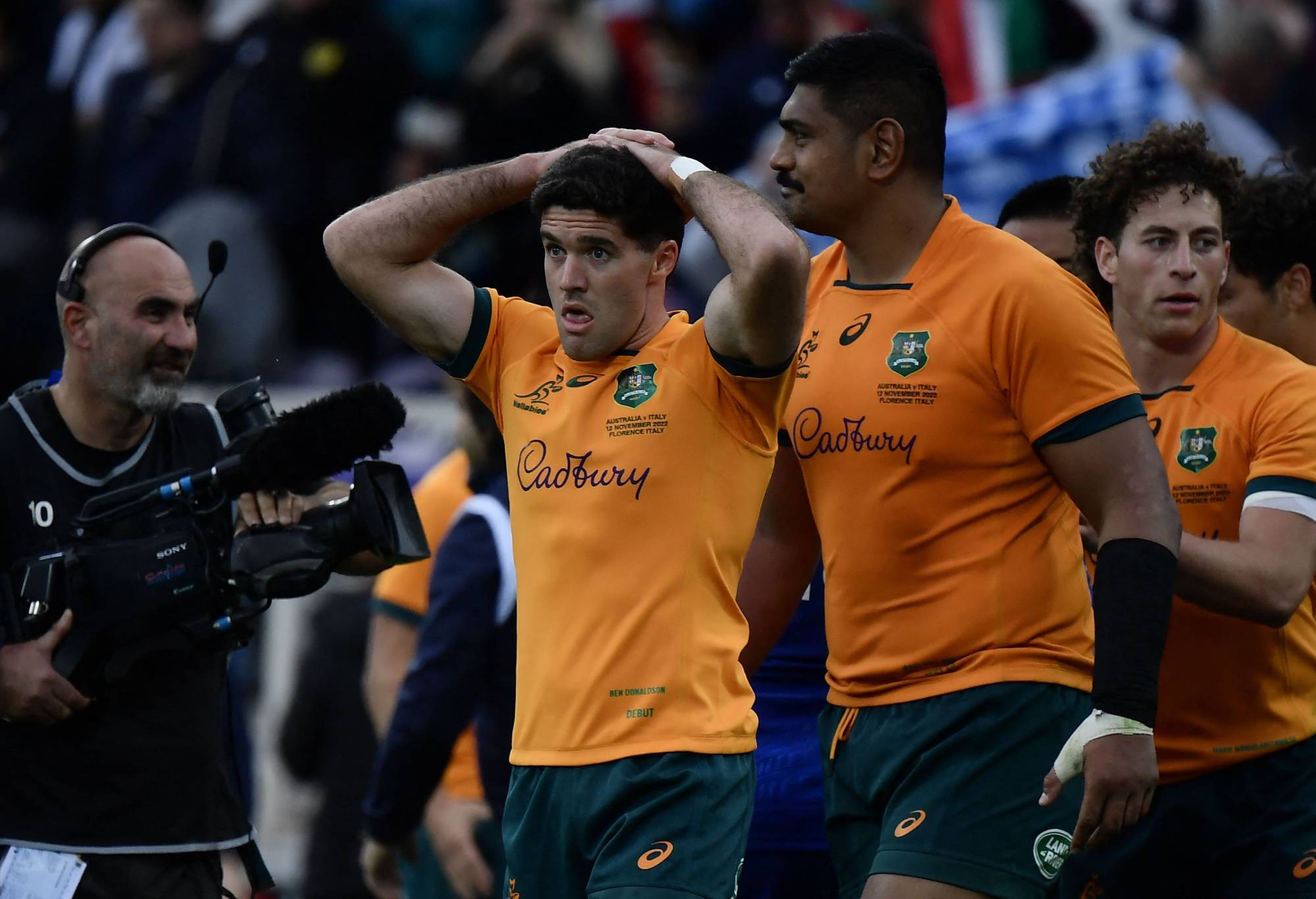 Australia's fly-half Ben Donaldson (C) reacts after missing a decisive penalty during the rugby union Test match between Italy and Australia on November 12, 2022 at the Artemio-Franchi stadium in Florence, Tuscany. (Photo by Filippo MONTEFORTE / AFP) (Photo by FILIPPO MONTEFORTE/AFP via Getty Images)
