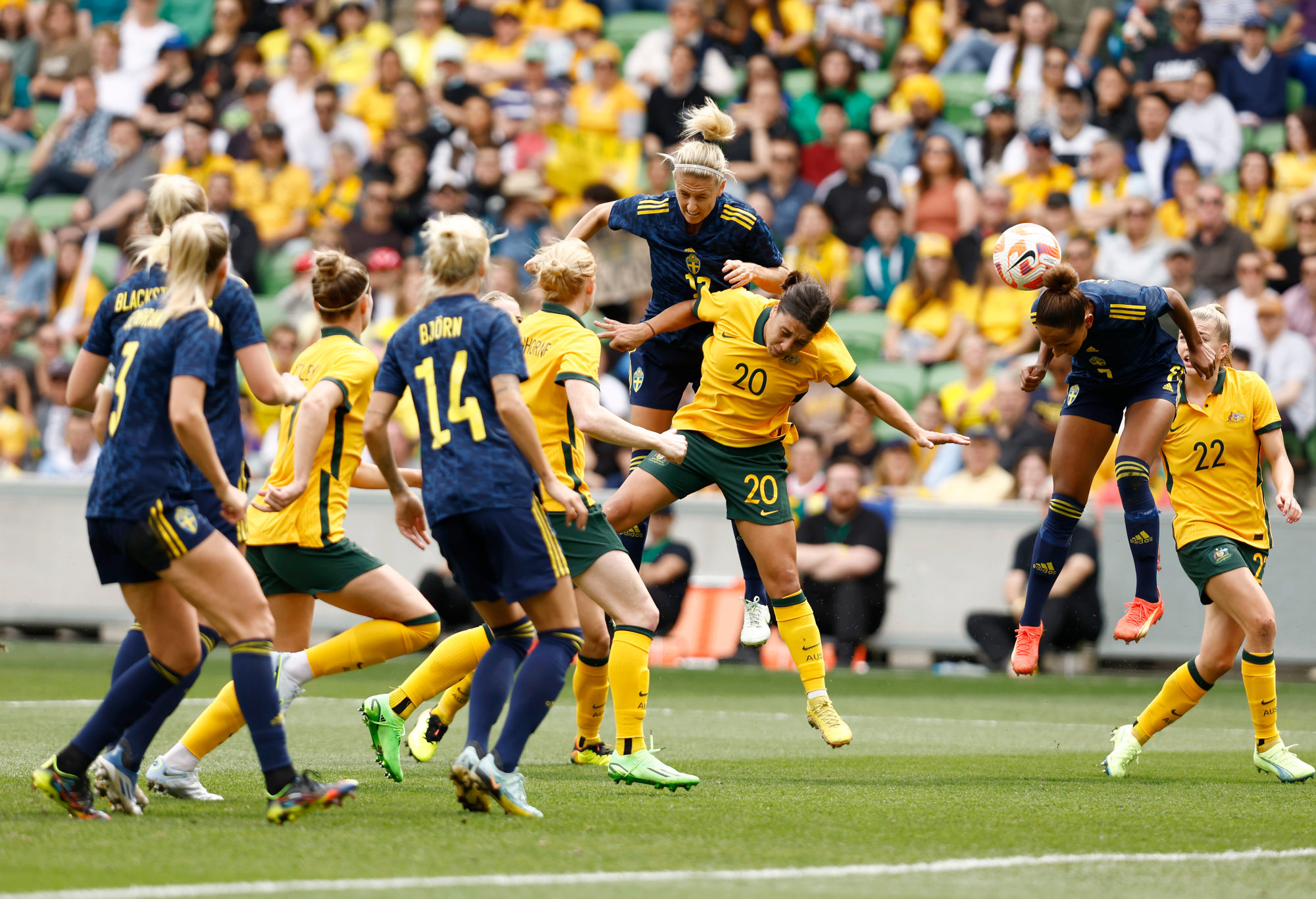 Foord bersinar saat Aussies mengalahkan Swedia 4-0 selama pertandingan persahabatan
