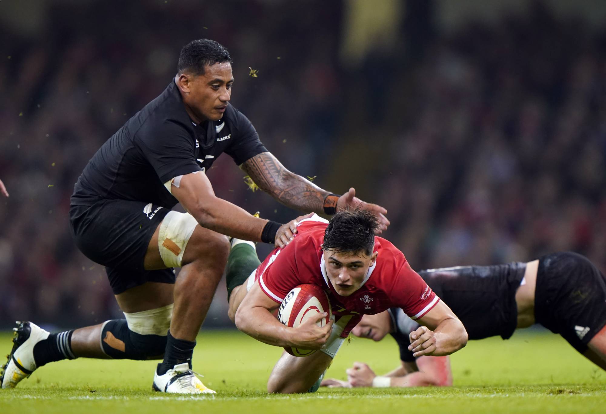 Wales' Louis Rees-Zammit tackled by New Zealand's Shannon Frizell during the Autumn International match at the Principality Stadium, Cardiff. Picture date: Saturday November 5, 2022. (Photo by Joe Giddens/PA Images via Getty Images)