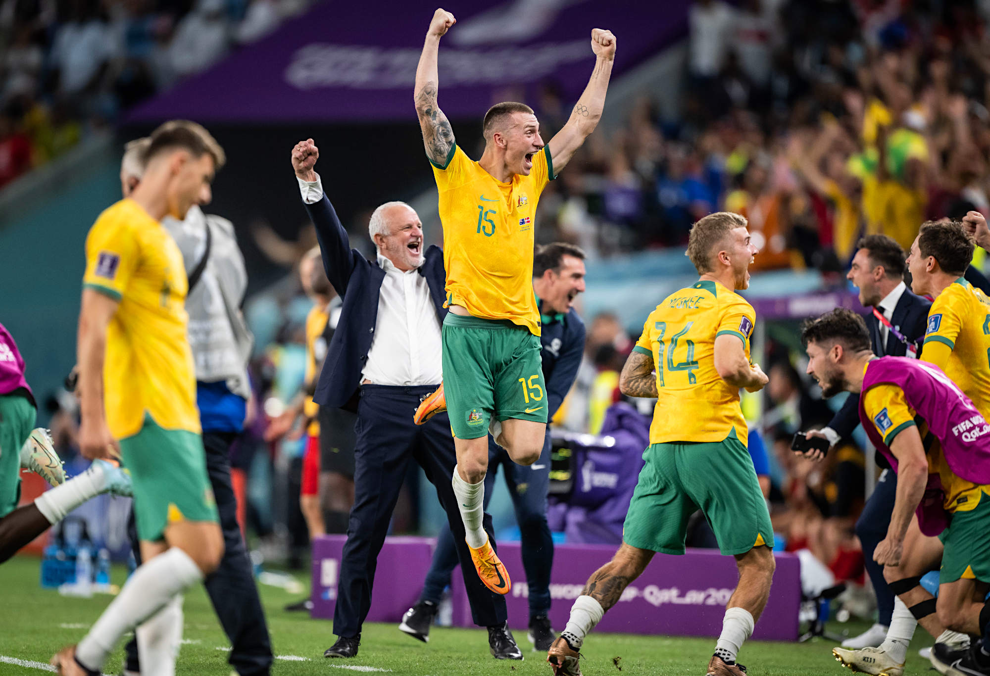 Arnie menetapkan kesepakatan kepelatihan baru Socceroos setelah memulai pembicaraan kontrak