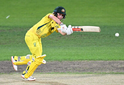 Mooney, Lanning star as Aussies cruise past Pakistan for fifth straight win