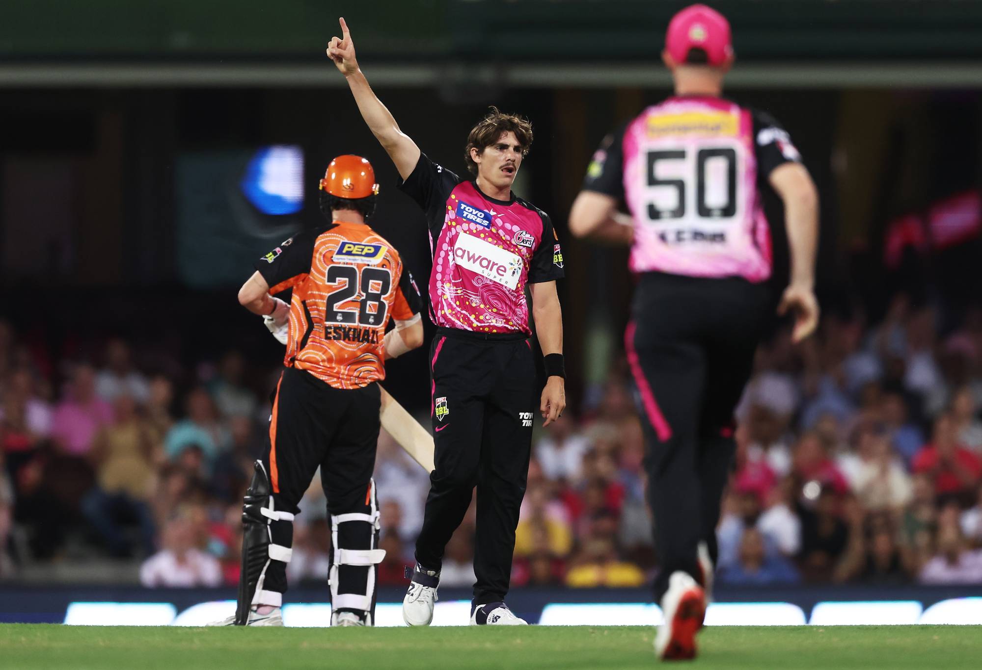 SYDNEY, AUSTRALIA - JANUARY 15: Sean Abbott of the Sixers celebrates taking the wicket of Aaron Hardie of the Scorchers during the Men's Big Bash League match between the Sydney Sixers and the Perth Scorchers at Sydney Cricket Ground, on January 15, 2023, in Sydney, Australia. (Photo by Matt King/Getty Images)