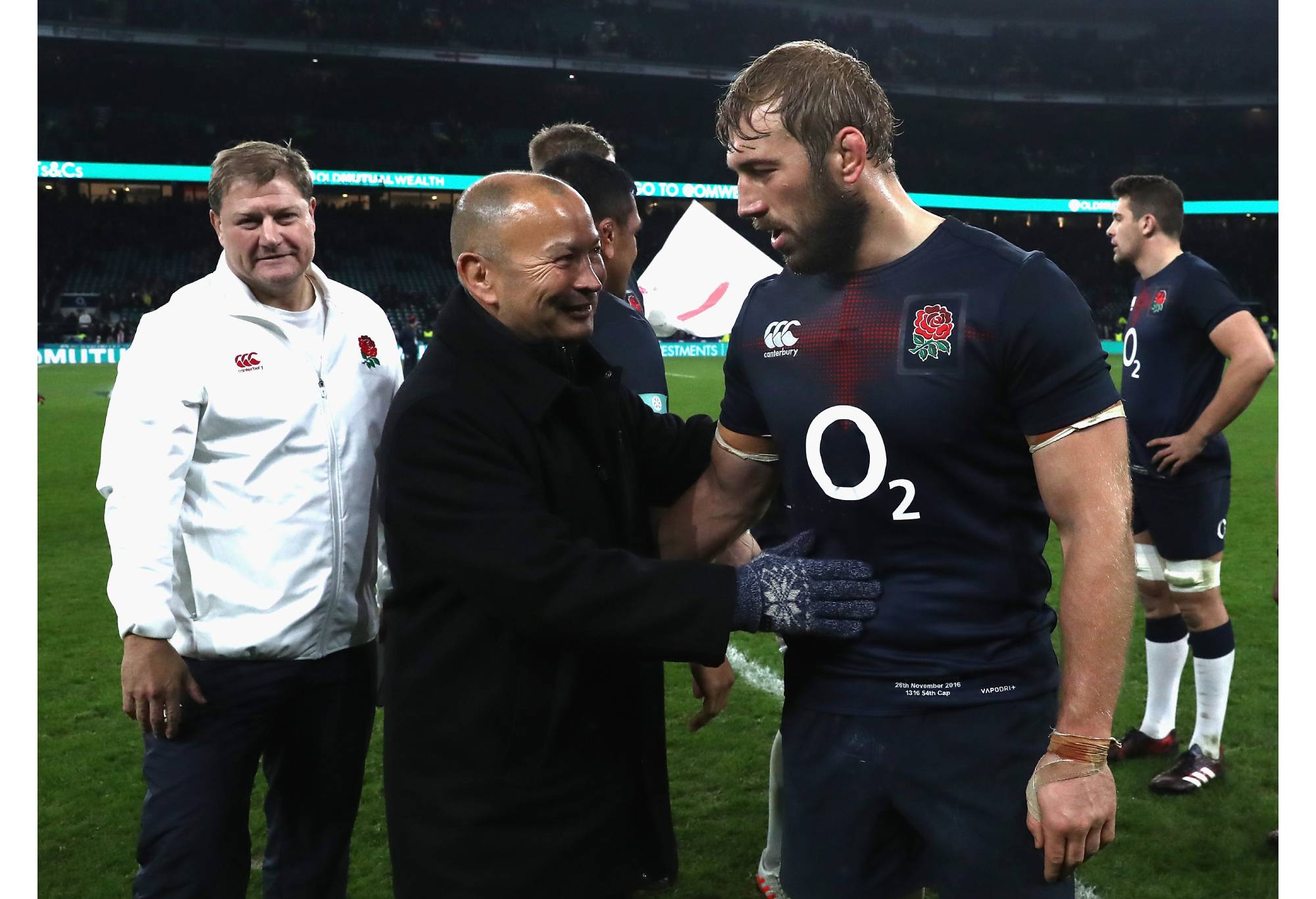 LONDON, ENGLAND - NOVEMBER 26: Eddie Jones the head coach of England shakes hands with Chris Robshaw of England following the Old Mutual Wealth Series match between England and Argentina at Twickenham Stadium on November 26, 2016 in London, England. (Photo by David Rogers - RFU/The RFU Collection via Getty Imagesges)