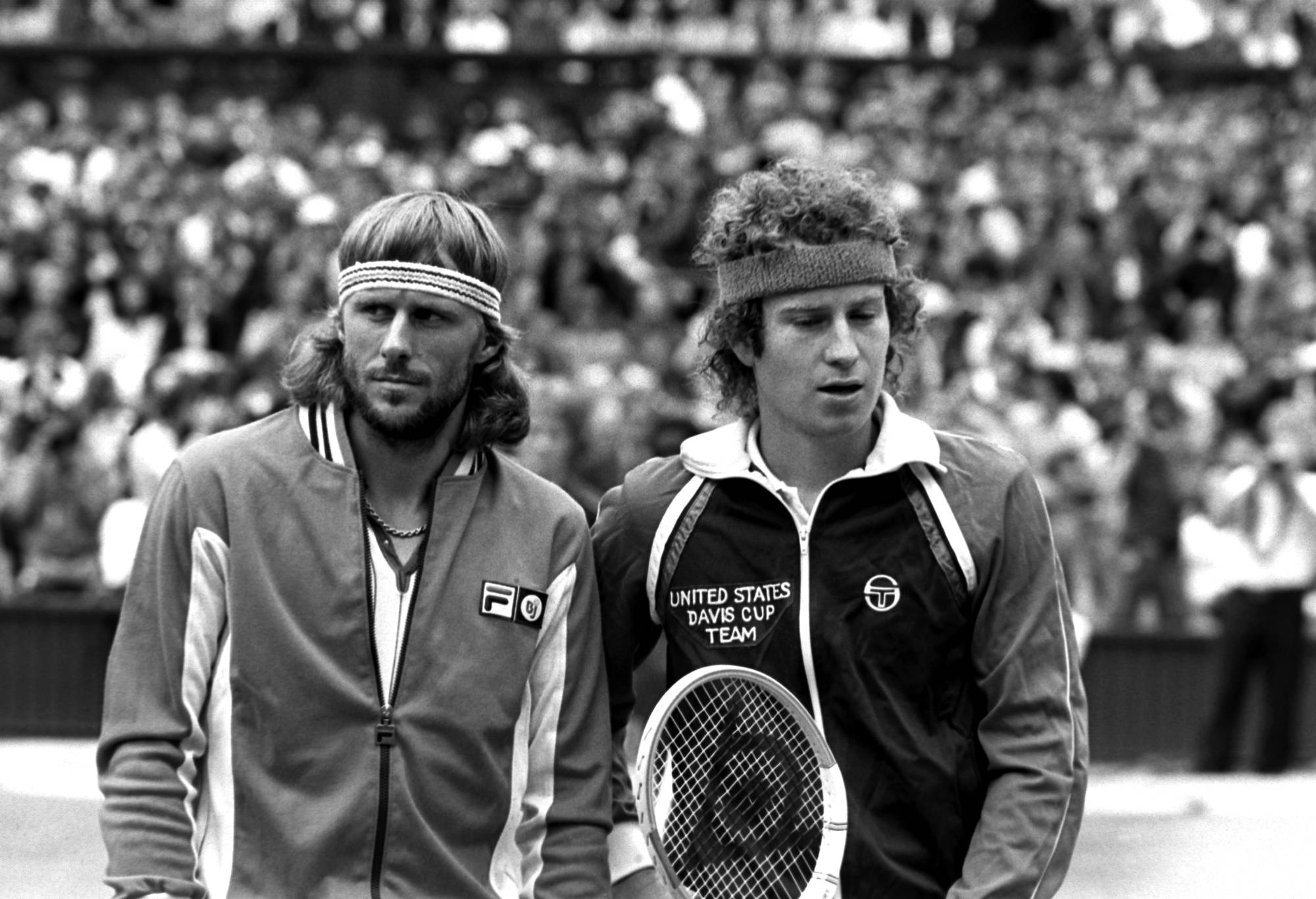 (kiri) Bjorn Borg dan John McEnroe sebelum dimulainya final tunggal putra (Foto oleh S&G/PA Images via Getty Images)