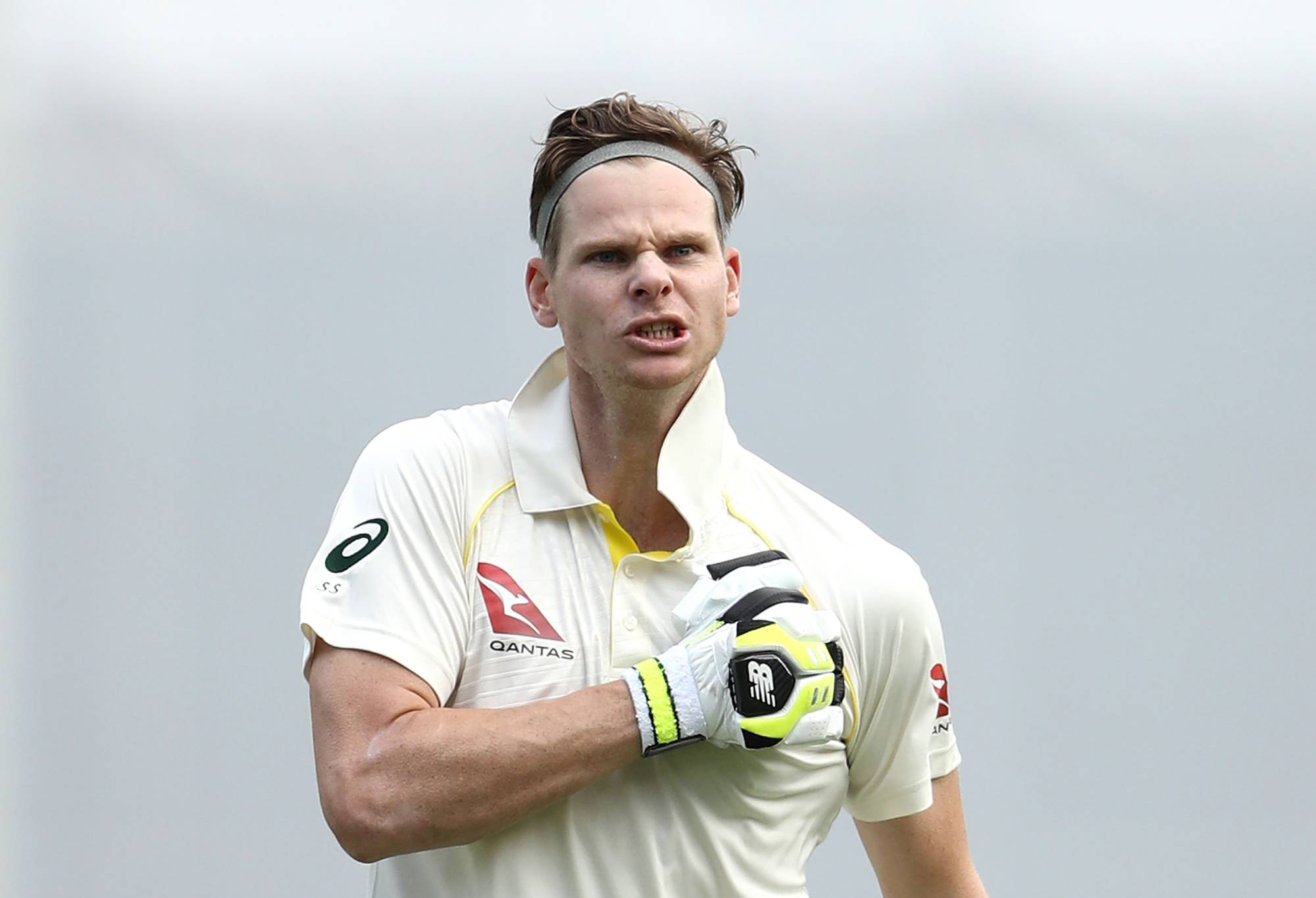 Steve Smith of Australia celebrates after reaching his century during day three of the First Test Match of the 2017/18 Ashes Series between Australia and England at The Gabba on November 25, 2017 in Brisbane, Australia. (Photo by Ryan Pierse/Getty Images)