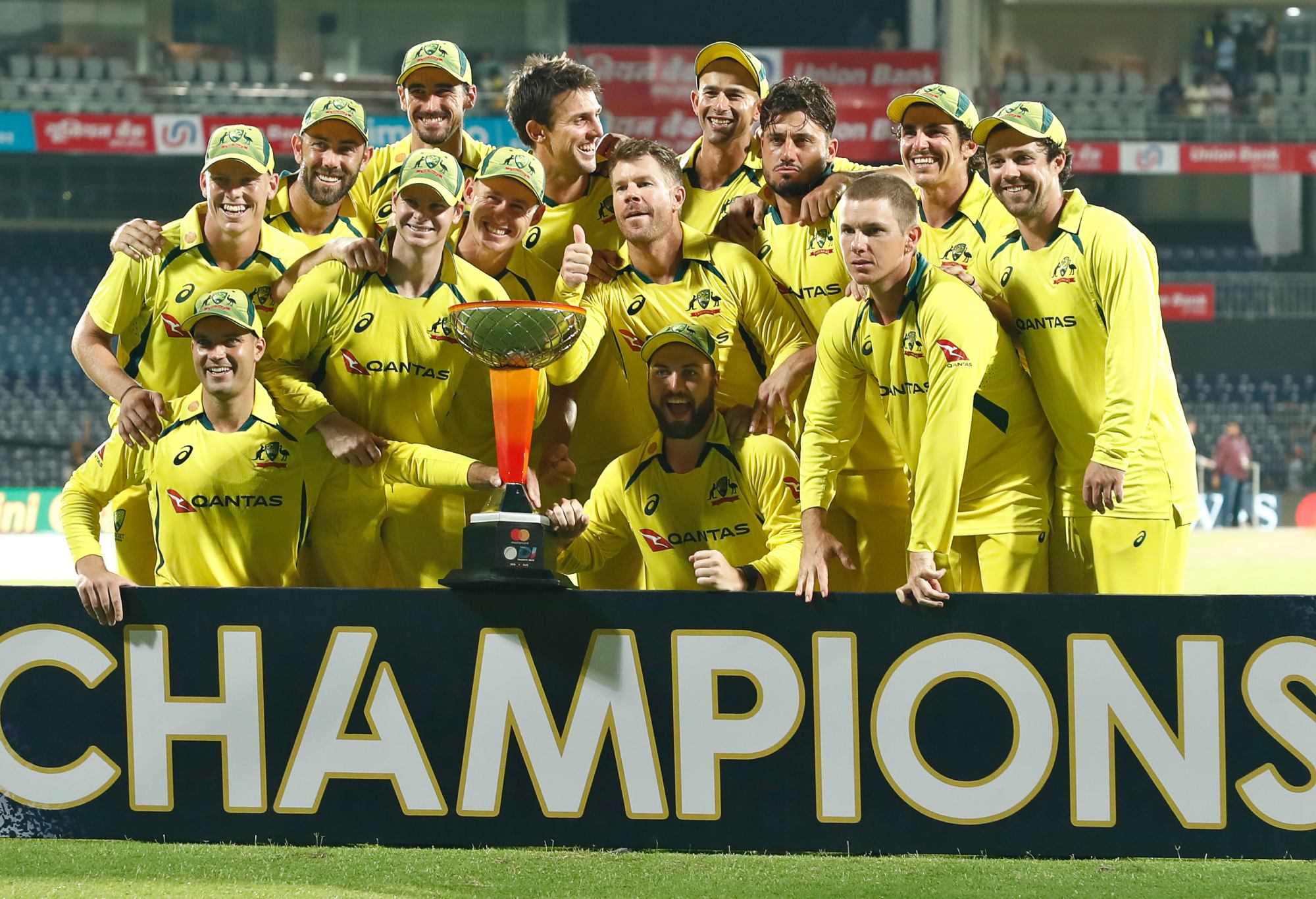 Pergantian Warner gagal, tetapi Zampa dan Agar memutar Aussies untuk meraih kemenangan seri yang menakjubkan atas India