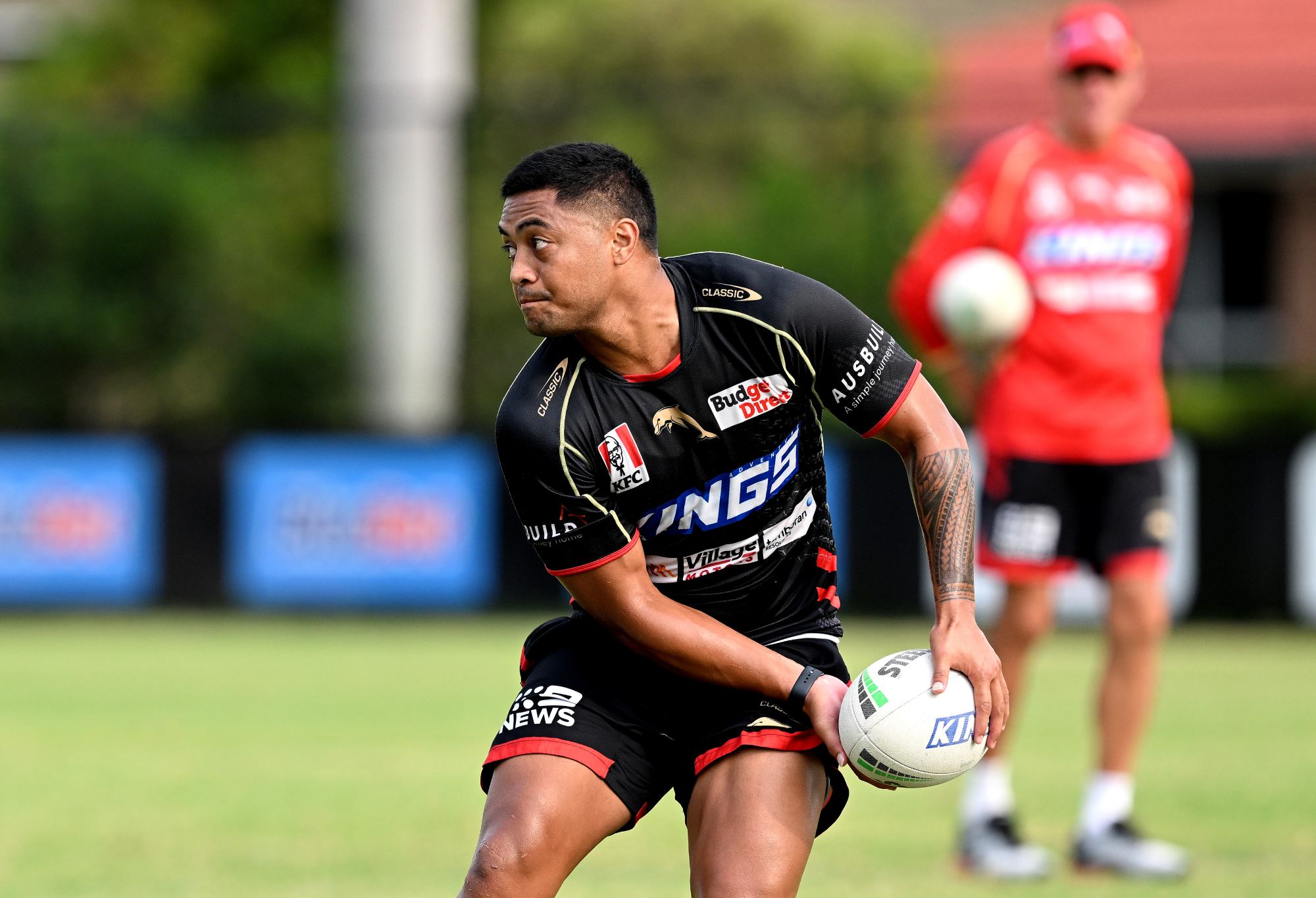 BRISBANE, AUSTRALIA - FEBRUARY 14: Anthony Milford looks to pass during a Dolphins NRL training session at Kayo Stadium on February 14, 2023 in Brisbane, Australia. (Photo by Bradley Kanaris/Getty Images)