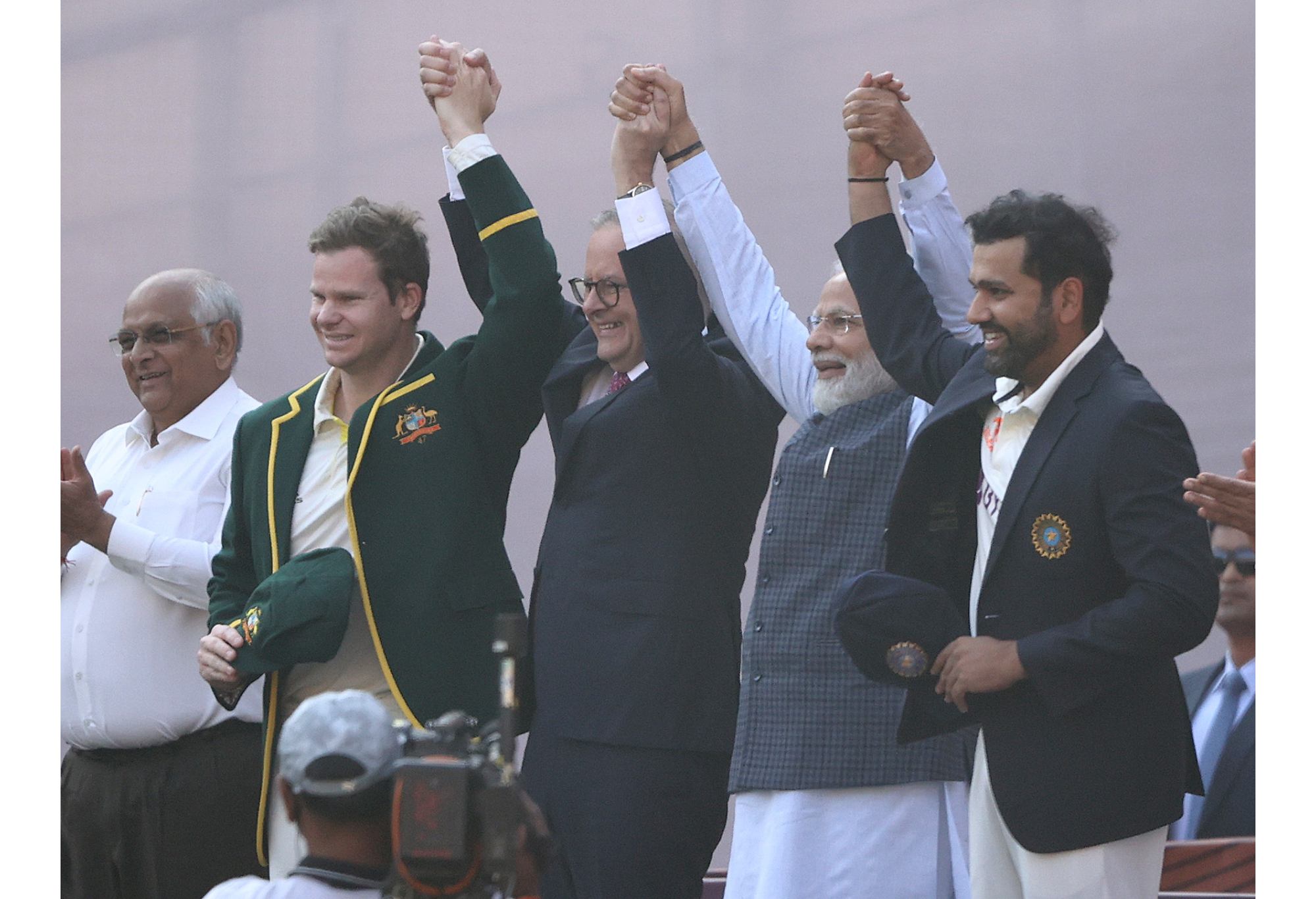 AHMEDABAD, INDIA - MARCH 09: Australian Prime Minister Anthony Albanese and Indian Prime Minister Narendra Modi pose with Australian captain Steve Smith and Indian captain Rohit Sharma during day one of the Fourth Test match in the series between India and Australia at Sardar Patel Stadium on March 09, 2023 in Ahmedabad, India. (Photo by Robert Cianflone/Getty Images)