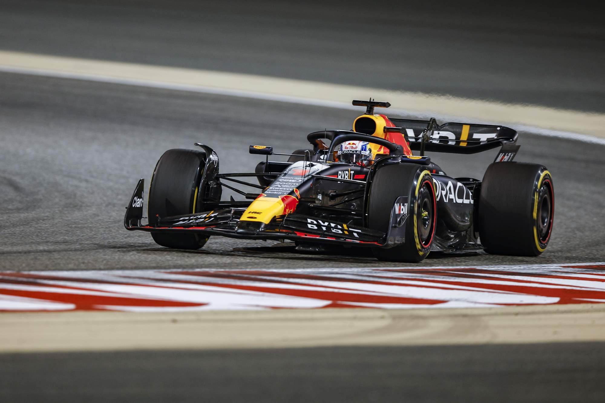 Red Bull merebut pole position dengan Perez saat Verstappen mengalami masalah teknis