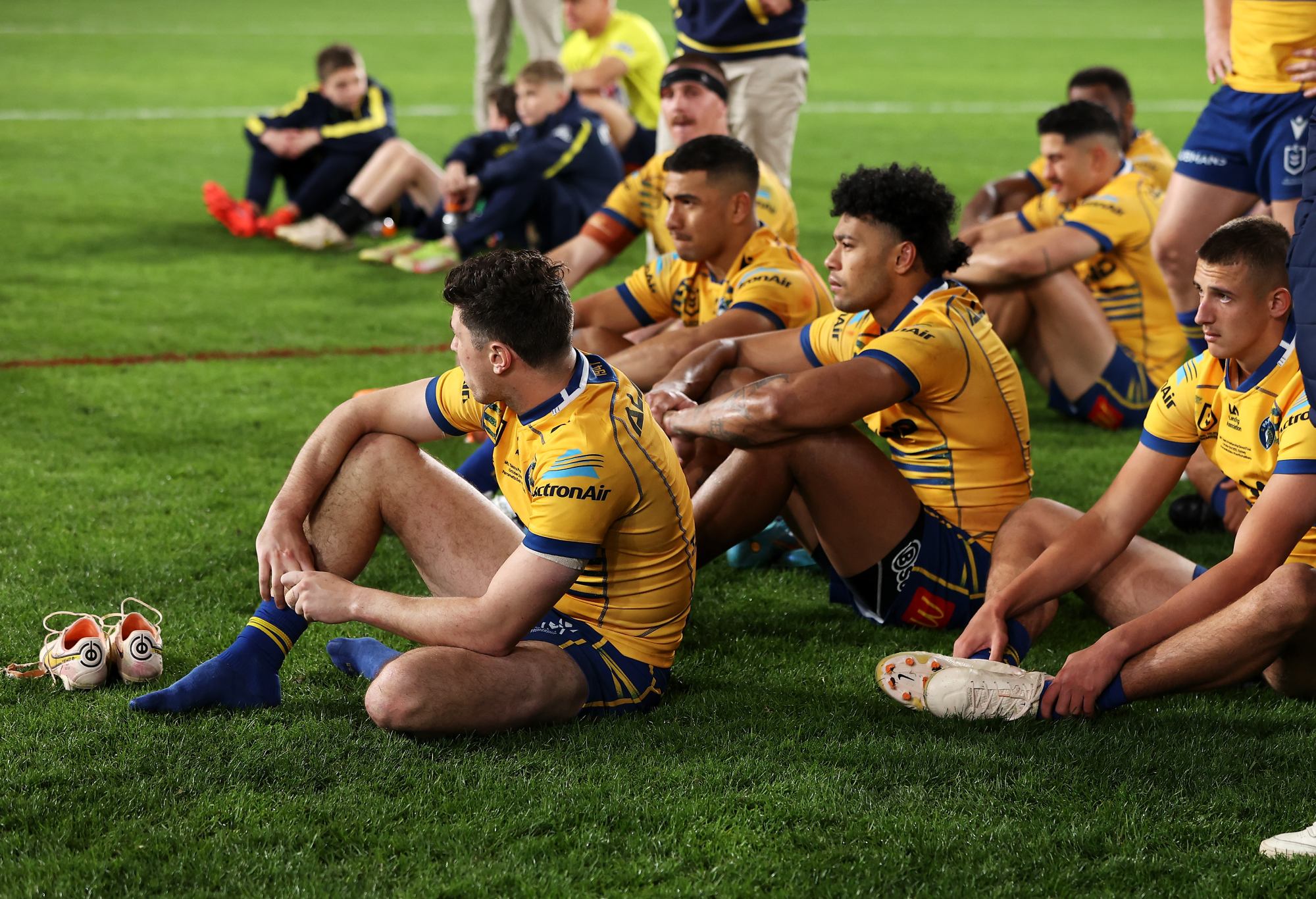 SYDNEY, AUSTRALIA - OCTOBER 02:  The Eels look dejected after defeat in the 2022 NRL Grand Final match between the Penrith Panthers and the Parramatta Eels at Accor Stadium on October 02, 2022, in Sydney, Australia. (Photo by Mark Kolbe/Getty Images)