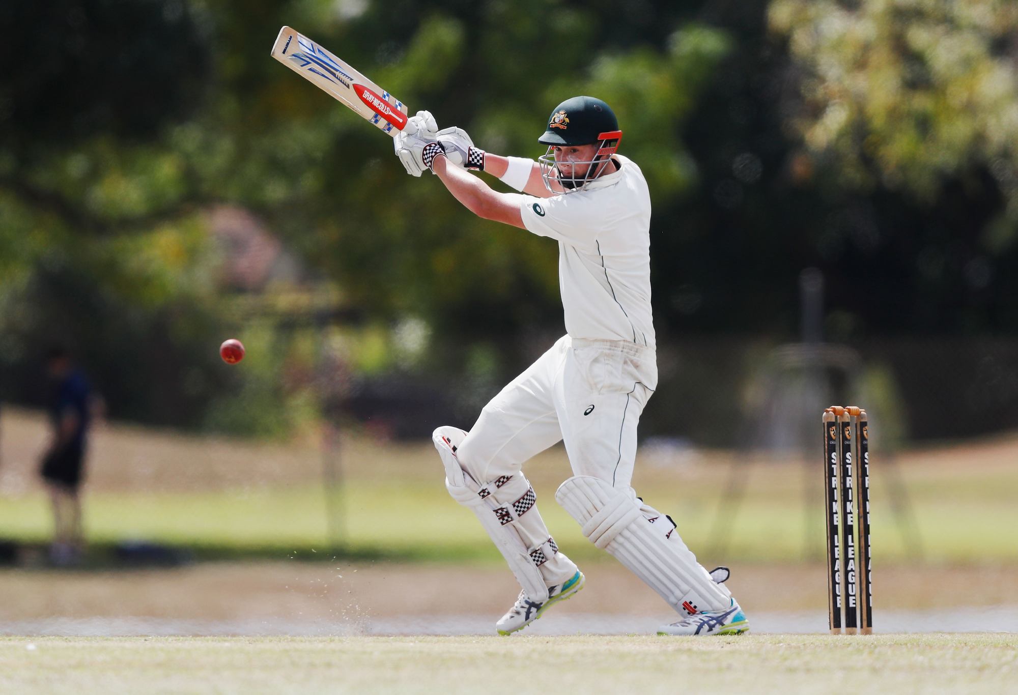 DARWIN, AUSTRALIA - 16 AGUSTUS: Matthew Renshaw dari Australia memukul pada hari ketiga pertandingan antar-skuad kriket Australian Test di Marrara Cricket Ground pada 16 Agustus 2017 di Darwin, Australia.  (Foto oleh Michael Dodge/Getty Images)