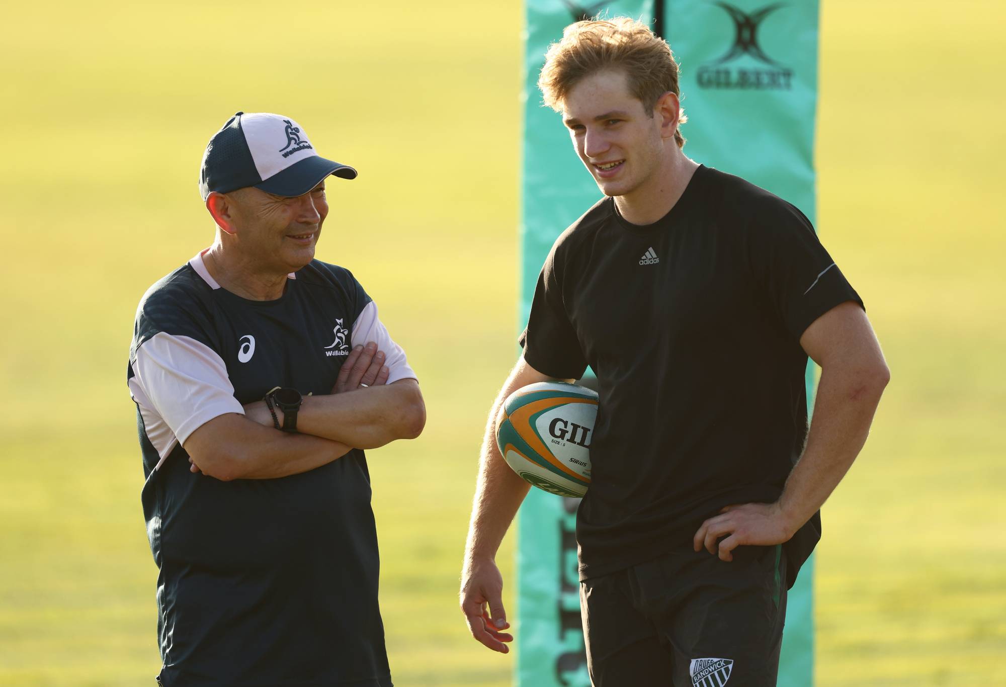 Wallabies coach Eddie Jones talks with Max Jorgensen during an Australia Wallabies training camp at Sanctuary Cove on April 17, 2023 in Gold Coast, Australia. (Photo by Chris Hyde/Getty Images)