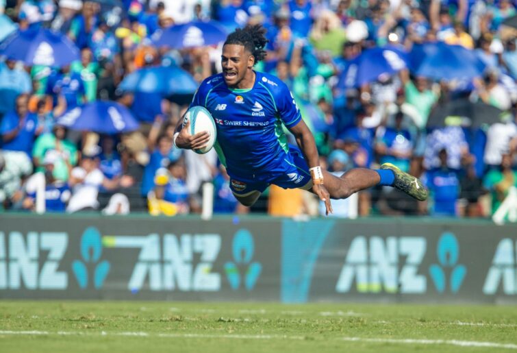 Celestino Ravutaumada mencetak gol Fiji Drua 