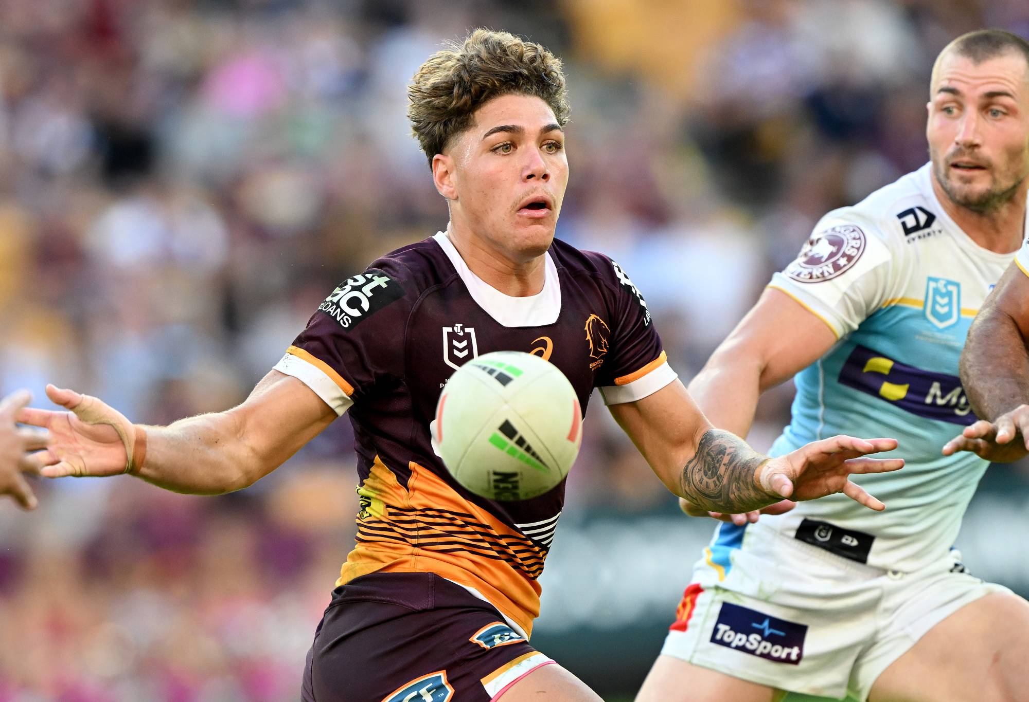 BRISBANE, AUSTRALIA - JUNE 25: Reece Walsh of the Broncos passes the ball during the round 17 NRL match between Brisbane Broncos and Gold Coast Titans at Suncorp Stadium on June 25, 2023 in Brisbane, Australia. (Photo by Bradley Kanaris/Getty Images)