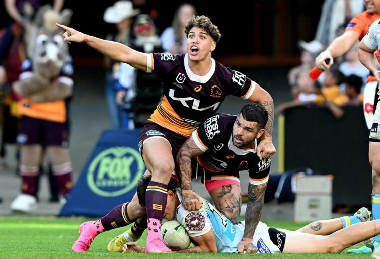 BRISBANE, AUSTRALIA - JUNE 25: Reece Walsh of the Broncos disputes a call by the referee during the round 17 NRL match between Brisbane Broncos and Gold Coast Titans at Suncorp Stadium on June 25, 2023 in Brisbane, Australia. (Photo by Bradley Kanaris/Getty Images)