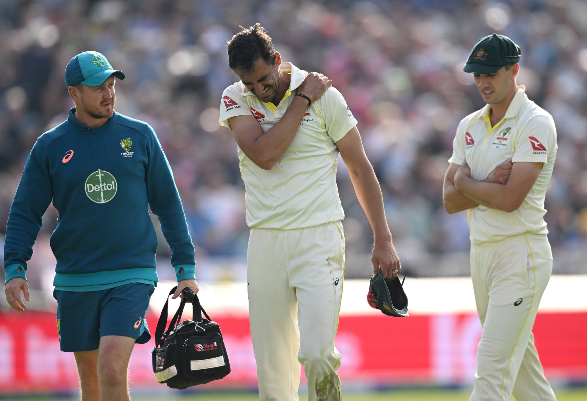 MANCHESTER, ENGLAND - JULY 20: Mitchell Starc of Australia holds his shoulder after picking up an injury during day two of the LV= Insurance Ashes 4th Test Match between England and Australia at Emirates Old Trafford on July 20, 2023 in Manchester, England. (Photo by Gareth Copley/Getty Images)