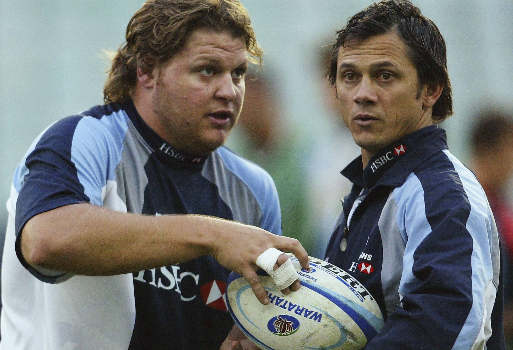 Matt Dunning (L) of the Waratahs is watched by Waratahs defence coach Les Kiss during the Waratahs public training session at Aussie Stadium May 24, 2005 in Sydney, Australia. (Photo by Mark Nolan/Getty Images)