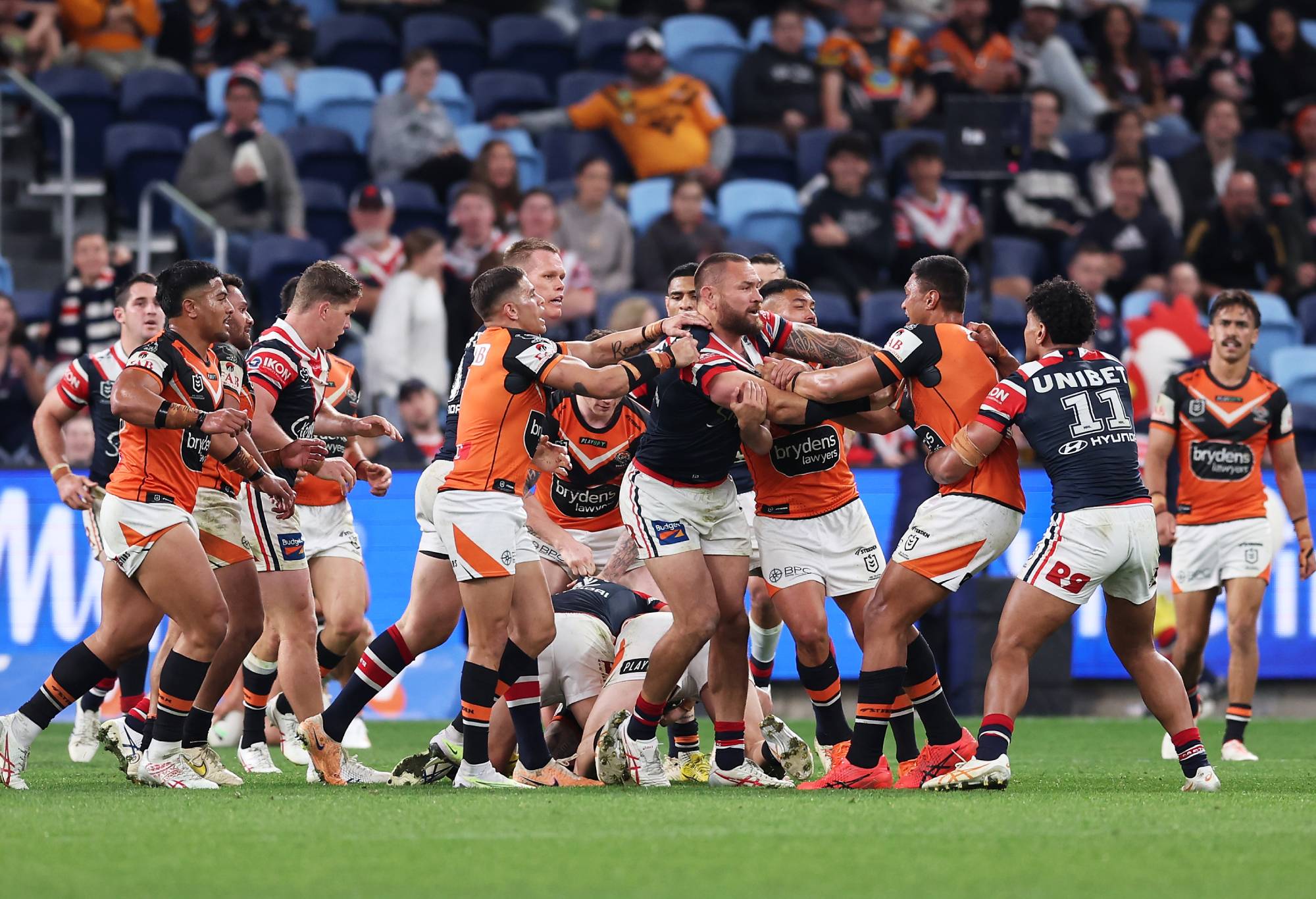 SYDNEY, AUSTRALIA - AUGUST 26: Jared Waerea-Hargreaves of the Roosters scuffles with Tigers players during the round 26 NRL match between Sydney Roosters and Wests Tigers at Allianz Stadium on August 26, 2023 in Sydney, Australia. (Photo by Matt King/Getty Images)