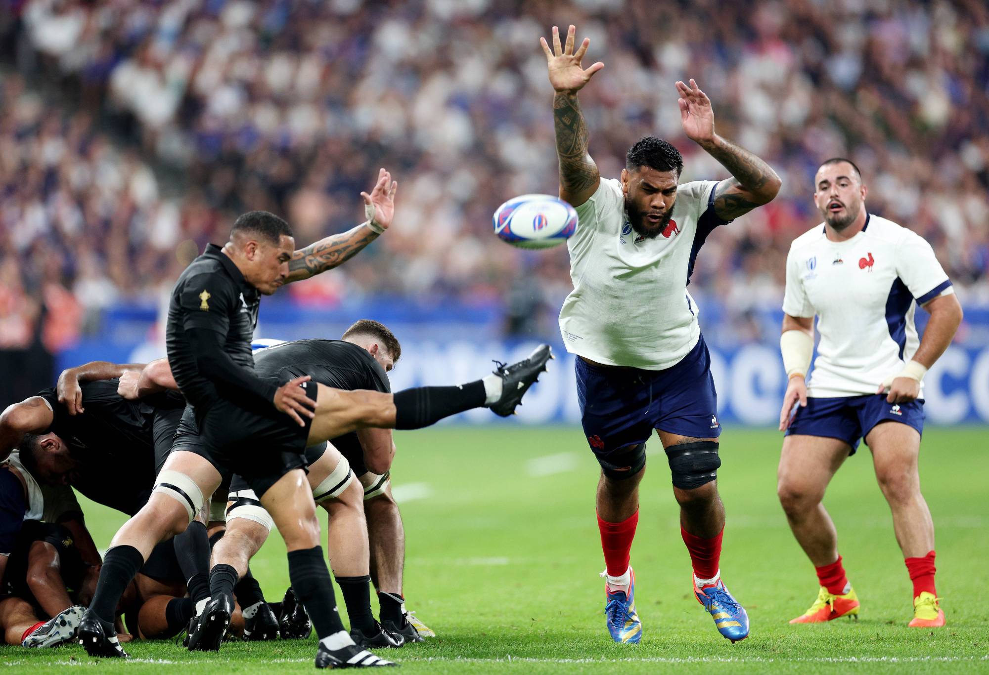 Aaron Smith of New Zealand plays a kick from the ruck ahead of Romain Taofifenua of France during the Rugby World Cup France 2023 Pool A match between France and New Zealand at Stade de France on September 08, 2023 in Paris, France. (Photo by Warren Little/Getty Images)