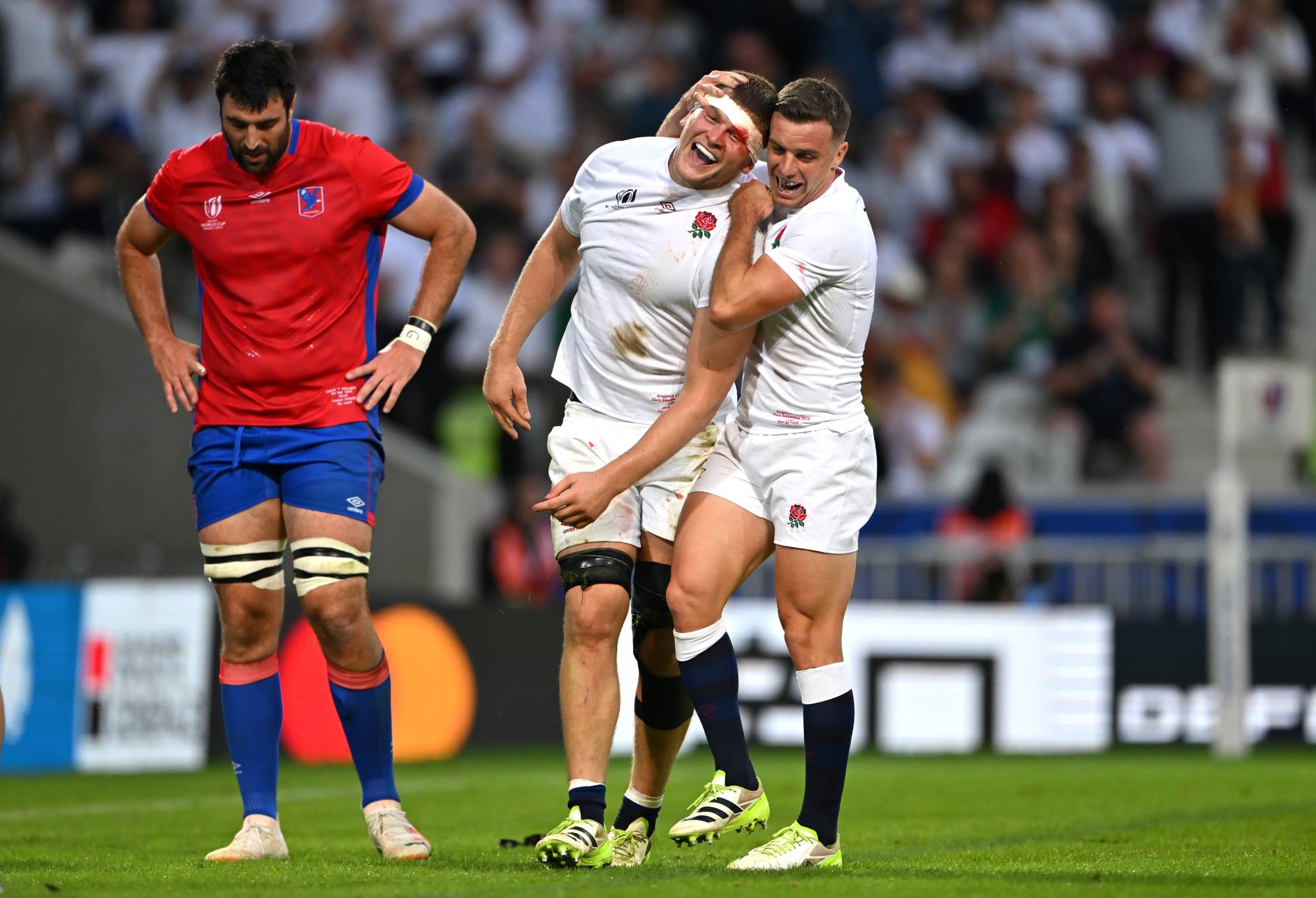  Jack Willis of England celebrates scoring his team's eleventh try with teammate George Ford during the Rugby World Cup France 2023 match between England and Chile at Stade Pierre Mauroy on September 23, 2023 in Lille, France. (Photo by Dan Mullan/Getty Images)