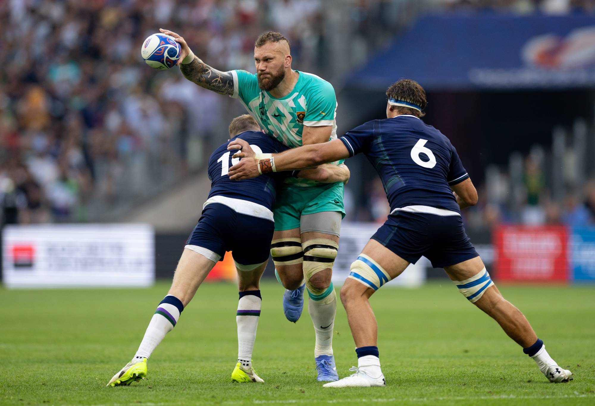 RG Snyman of South Africa passes the ball during the Rugby World Cup France 2023 match between South Africa and Scotland at Stade Velodrome on September 10, 2023 in Marseille, France. (Photo by Gaspafotos/MB Media/Getty Images)
