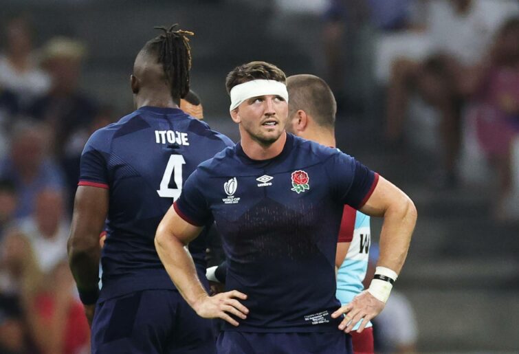 Tom Curry of England looks dejected as he leaves the field after receiving a yellow card from Referee Mathieu Roger Jean Raynal (not pictured) as a 8-Minute window for a TMO Bunker Review begins, after colliding with Juan Cruz Mallia of Argentina (not pictured) during the Rugby World Cup France 2023 match between England and Argentina at Stade Velodrome on September 09, 2023 in Marseille, France. (Photo by David Rogers/Getty Images)