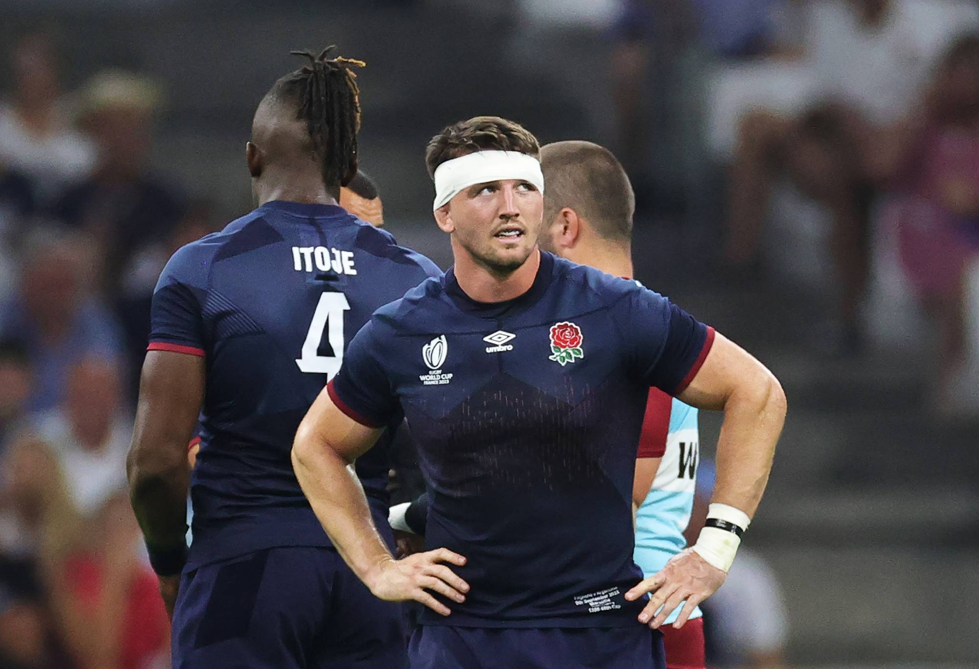 Tom Curry of England looks dejected as he leaves the pitch after receiving a yellow card from referee Mathieu Roger Jean Raynal (not pictured) as the 8 minute window for a TMO bunker review begins after a clash with Juan Cruz Mallia of Argentina (not pictured) collided during the Rugby World Cup France 2023 match between England and Argentina at Stade Velodrome on September 09, 2023 in Marseille, France. (Photo by David Rogers/Getty Images)