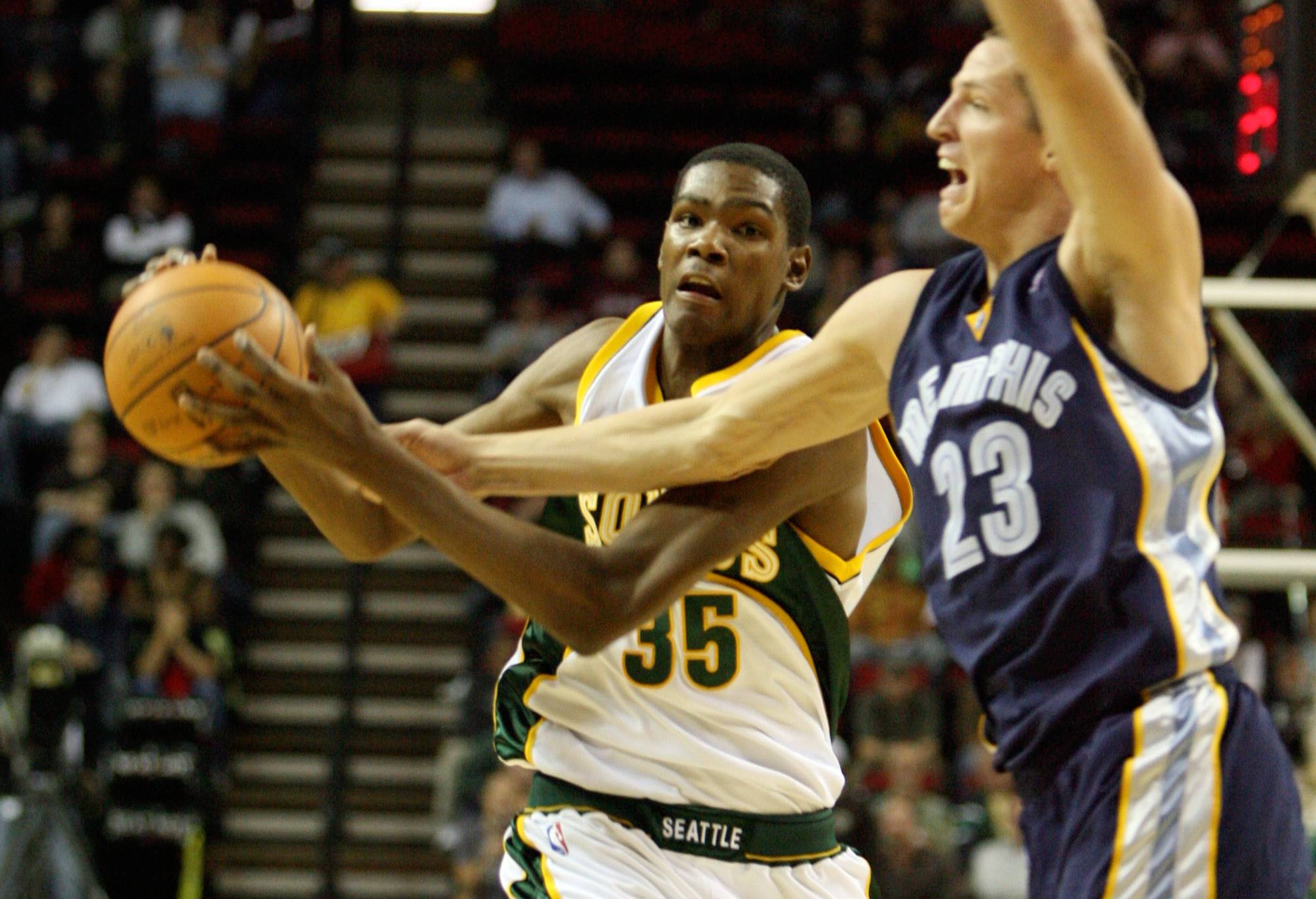 Nov 07, 2007 - Seattle, Washington, USA - NBA Basketball: The Memphis Grizzlies CASEY JACOBSEN (23) against KEVIN DURANT (35) of the Seattle SuperSonics at Key Arena Nov. 7, 2007 in Seattle, Wash. The Grizzlies won 105-98. (Photo by Jay Drowns/Sporting News via Getty Images via Getty Images)