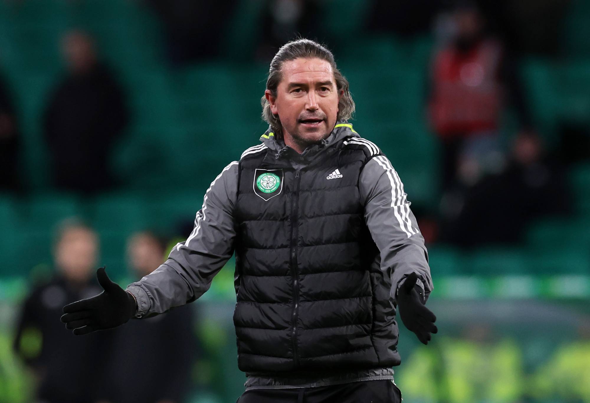 Harry Kewell, First Team Coach of Celtic, gestures prior to the Cinch Scottish Premiership match between Celtic FC and Heart of Midlothian at Celtic Park on March 08, 2023 in Glasgow, Scotland. (Photo by Ian MacNicol/Getty Images)