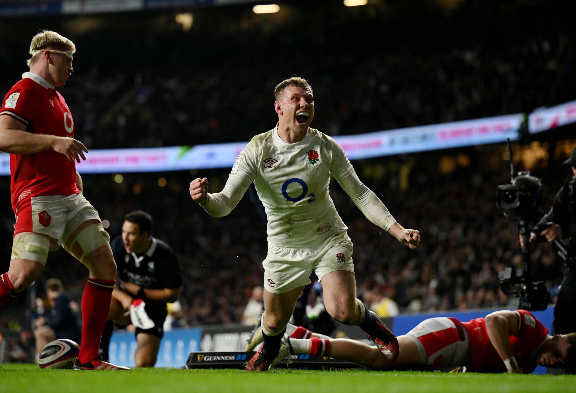 LONDON, ENGLAND - FEBRUARY 10: Fraser Dingwall of England celebrates scoring his team's second try during the Guinness Six Nations 2024 match between England and Wales at Twickenham Stadium on February 10, 2024 in London, England. (Photo by Dan Mullan - RFU/The RFU Collection via Getty Images)