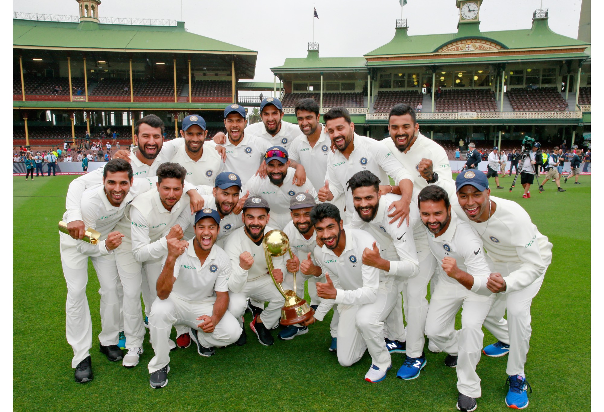 The Indian Cricket Team celebrate winning the Border-Gavaskar trophy during day five of the fourth Test match in the series between Australia and India at Sydney Cricket Ground on January 07, 2019 in Sydney, Australia. (Photo by Mark Evans/Getty Images)
