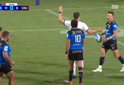 WATCH: 'Let them play' - Ref pulls up Nic White's quick tap... sets mark exactly where he just ran from