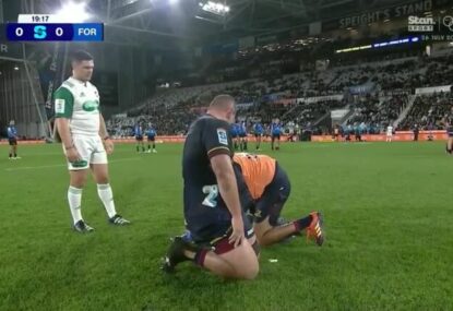 WATCH: Utter frustration as game is held up for several minutes as Ethan de Groot changes studs