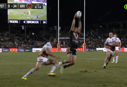 Everyone loses it as Tigers go full Harlem Globetrotters for miracle try