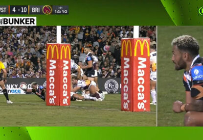 'Unbelievable': Did the Bunker rob bewildered Koroisau of this try?