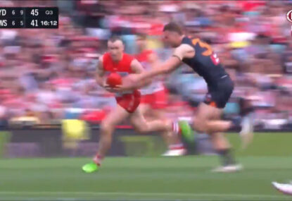 WATCH: Everyone shocked as Chad Warner takes on Giants ruckman, loses hands down
