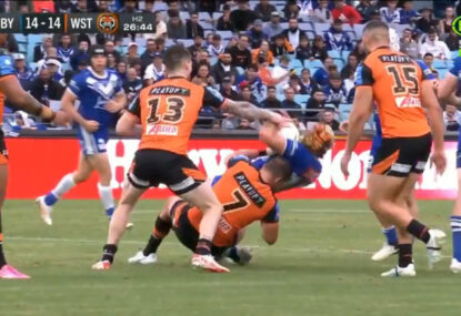 Bulldogs fans filthy after TWO Tigers are spared sin bin, including for a very nasty hip drop