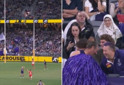 WATCH: Freo fans amusingly give Swans' first behind after 10 straight goals massive Bronx cheer